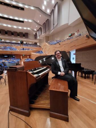 Minas Gerais Hall - Handel Cecilio - Hammond Organ - Model D-152 & Leslie 900 / Symphony No 3 in C minor, Op 78, 'Organ' By Charles-Camille Saint-Saens (1835–1921). Philharmonic Orchestra of Minas Gerais Minas Gerais Hall. Fabio Mechetti, conductor & Dr. Handel Cecilio, organist