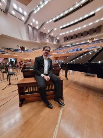 Minas Gerais Hall - Handel Cecilio - Hammond Organ - Model D-152 & Leslie 900 / Symphony No 3 in C minor, Op 78, 'Organ' By Charles-Camille Saint-Saens (1835–1921). Philharmonic Orchestra of Minas Gerais Minas Gerais Hall. Fabio Mechetti, conductor & Dr. Handel Cecilio, organist