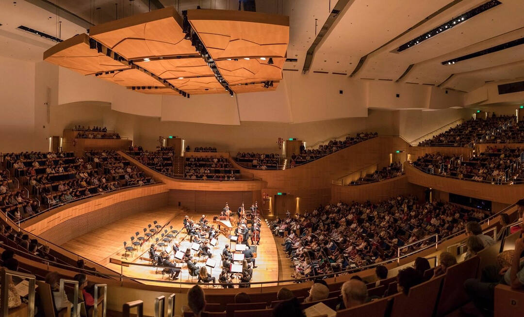 THREE MOMENTS OF SAINT-SAËNS: Organist Handel Cecilio & Philharmonic Orchestra of Minas Gerais